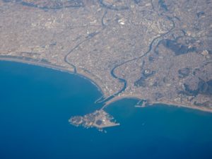 相模湾空撮　中央が江ノ島と境川