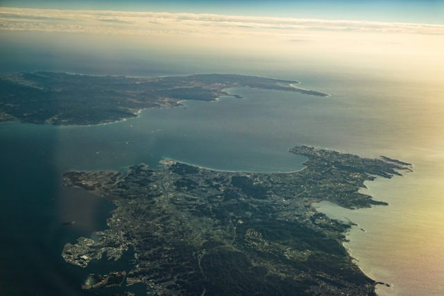 三浦半島　中央にカナダ湾。中央より上は東京湾と房総半島　画面右に城ヶ島