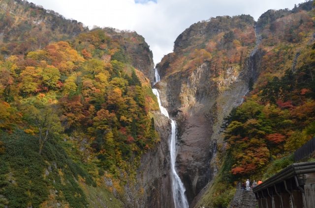 称名滝(富山県立山町)