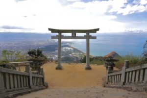 高屋神社本宮(観音寺市)
