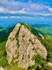 白嶽山頂の岩(対馬市)