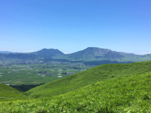 外輪山から望む阿蘇五岳