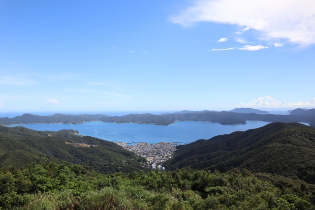 奄美大島の高知山展望台　奥の対岸が加計呂麻島